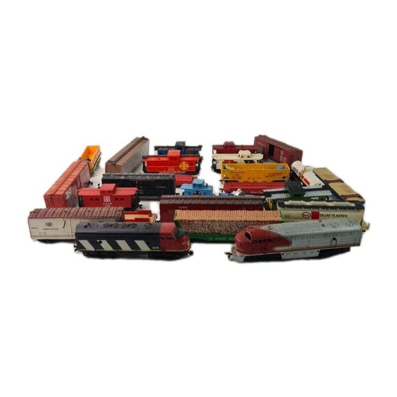 Bachmann Other - Mixed Lot HO Scale Trains Cars- Freight Boxcars-Flats-Tankers Locomotives T04